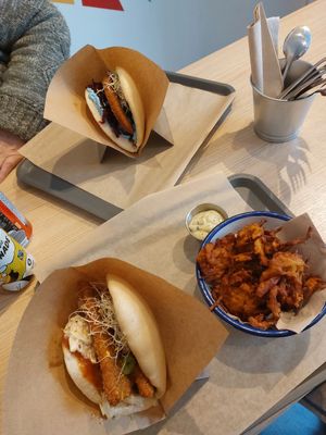 Crispy tofu et blue seitan + fusion bhaji at GORYA in Brussels