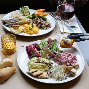 Assiettes à volonté!  100 VEGETAL!!  SAIN!  Produits de saison, un maximum BIO, sans gluten (autant que possible) et locaux !   at GORYA in Brussels