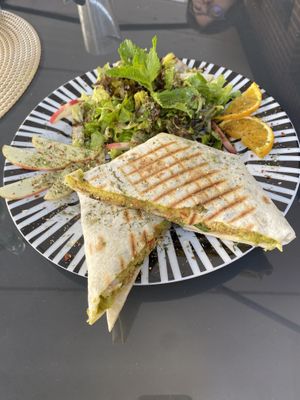 Falafel Wrap mit Avocado-Hummus 🥑  at Kaffee Goldbart in Bad Schwartau