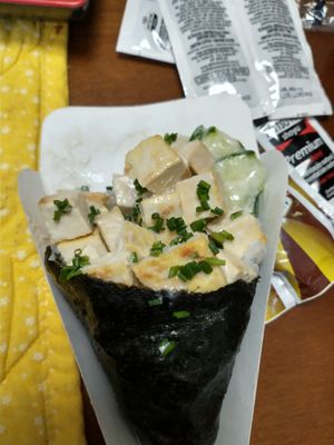 Temaki tofu com cream cheese at Melhor que Peixe in Porto Alegre