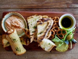 Kiwiana board with Southland cheese rolls! Thought I’d never be able to eat one again since going vegan, so good   at Otto Champagneria & Beer Hall in Wellington