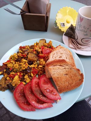 Tofu Scramble at Pan de Limón in Cadiz