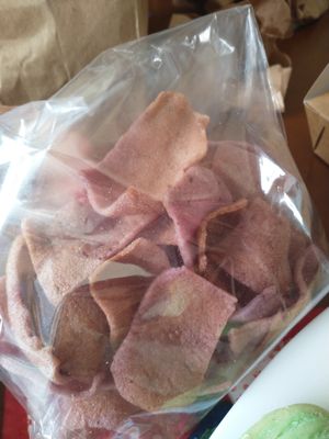 Salgadinhos sabor batata doce/ Sweet potato flavoured snack at Tempero Chinês in Porto Alegre