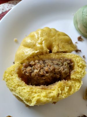 Curry bun filled with soy meat and vegetables/ pão chinês com recheio de carne de soja at Tempero Chinês in Porto Alegre