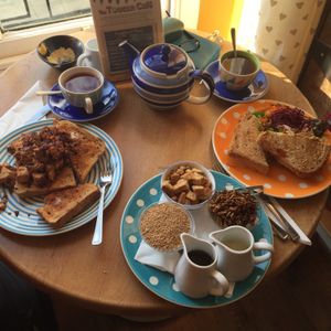 crumbled Tofu und Falafel Humus Sandwich at Toucan Cafe in Minehead