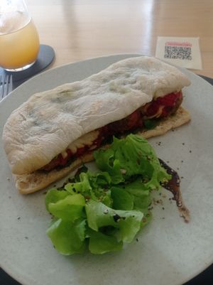 Sándwich de albóndigas at Cardamomo in Salta