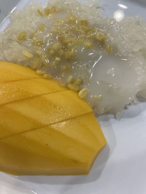 Decent mango sticky rice 35 thb  #Veganuary at BKK - Veg Stall Food Court - T21 in Bangkok