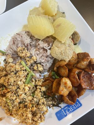 Curry not good, but crispy things decent. There is better   at BKK - Veg Stall Food Court - T21 in Bangkok