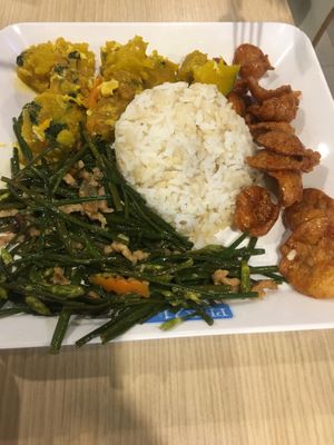 3 options + rice  at BKK - Veg Stall Food Court - T21 in Bangkok