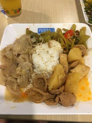 3 options + rice  at BKK - Veg Stall Food Court - T21 in Bangkok