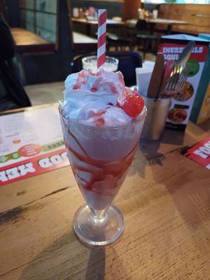 Decided to try the cherry bakewell milkshake, having never had fast food and a milkshake before. Conclusion? It's for those with a sweet tooth! at Hank's Dirty Norwich in Norwich