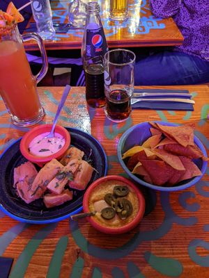 nachos and yucca with vegan cheese at Alebrijes in Wiesbaden