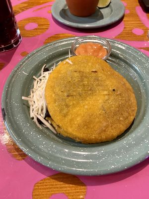Arepa mit Bohnen & Käse  at Alebrijes in Wiesbaden