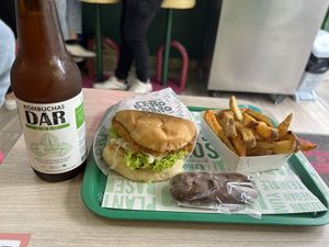 Lulo Kombucha, Burger Meister, Snickers & Fries #Veganuary at Cero Pollito - Javeriana in Bogota