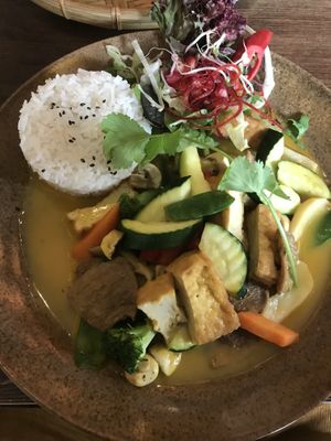 Traditionell sat   at Hanoi Vegan & Heinenhof in Cologne