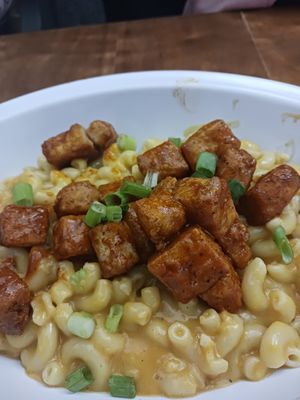 Mac and Cheese w/Nashville Hot Tofu at Veg Head in Lansing
