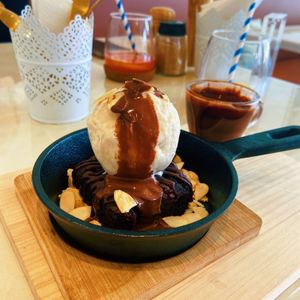 Brownie skillet  at Unicorn Noms in Janabiyah