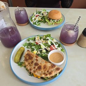  at Unicorn Noms in Janabiyah