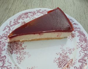 Cashew-Erdbeerkuchen at Ti's Café in Minheim