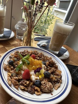 Granola  at Ti's Café in Minheim