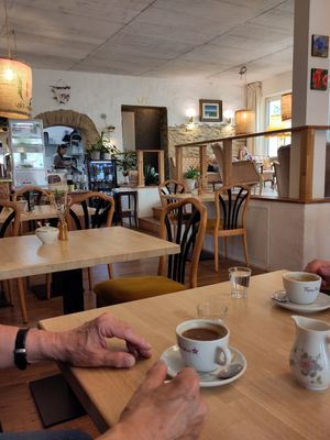 Een wel heel apart vegan plaatsje, gezellig, leuk ingericht en vooral lekker at Ti's Café in Minheim