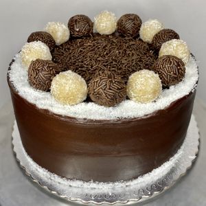 DOIS AMORES - BRIGADEIRO E BEIJINHO  at Amandoca Vegan in Santos