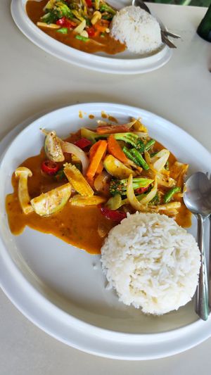 Stir Fried Curry with Vegetables at Life Style Thai Food in Koh Phangan