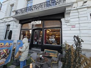 Entrance, large steps at Fitchen - Vlaanderenstraat in Ghent