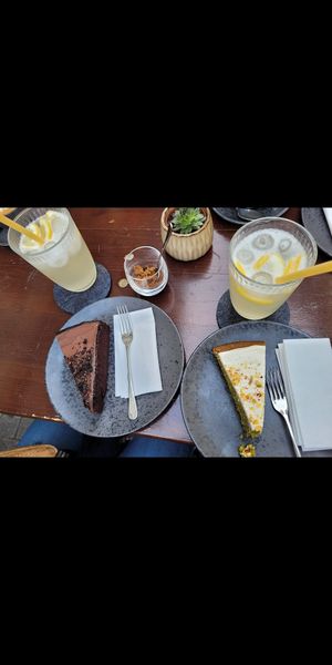 Cake and lemonade at drei & fünf – Rösterei & Café in Traben-trarbach