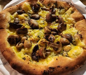 Mushroom focaccia at HaMeyasdim 16 in Zikhron Yaakov