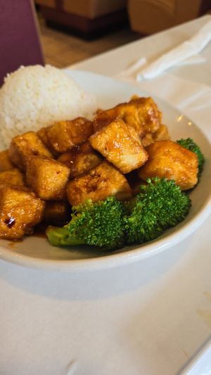 General Tso tofu rice bowl at Mai Noodle House in Gettysburg