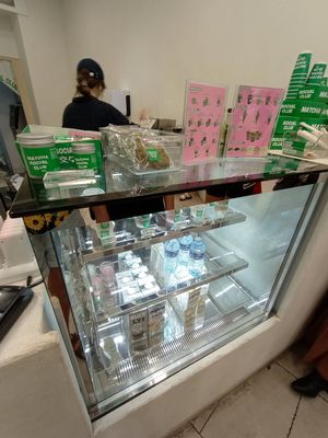 Milk options at Matcha Social Club in Paris