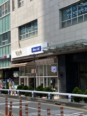 Storefront   at Slow Cali in Seoul