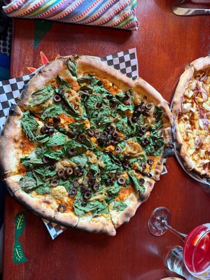 “Vegan-again” pizza at The Drift Inn in Yachats