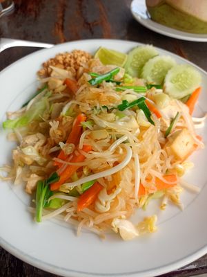 Pad Thai vegan tofu at Yum Yum Da & Ball in Koh Phangan