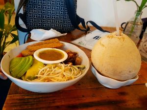 zee bowl at Artillery Arts Cafe in Phnom Penh