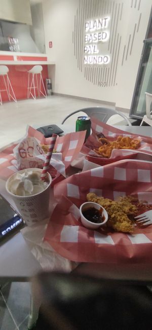 Malteada de chocolate, Poyo Tenders y Fries curly sazonadas. at Goy's Plant-Based Burgers - Americana in Guadalajara