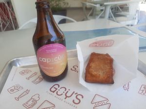 Combucha y pay de manzana at Goy's Plant-Based Burgers - Americana in Guadalajara