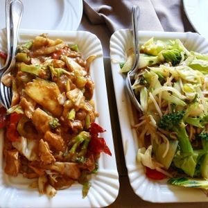 Sauce saté et mix légumes  at Loving Hut in Maastricht