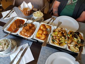 Combination option with 5 dishes at Loving Hut in Maastricht