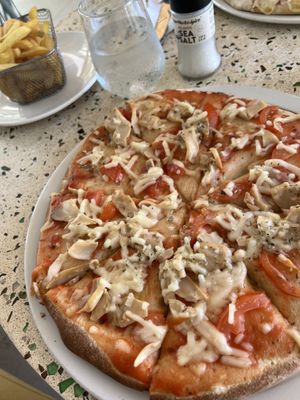Vegan chicken and tomato pizza   at Sunrise Attitude in Flacq