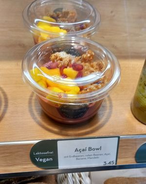 açai bowl 3,45€ at Dean & David in Magdeburg