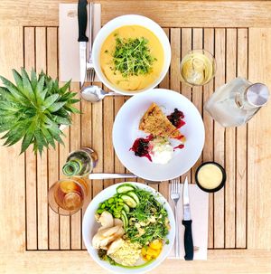Spicy Lemongrass Soup, Vegan Bowl, Home-Made Apple Pie at Superfood Garden in Mallorca