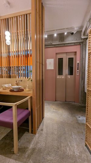 Strange set up. at Uno Yukiko - Gion Soy Milk Ramen - ぎをん豆乳らーめん うのゆきこ in Kyoto