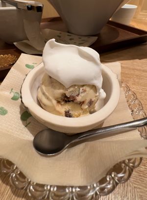 Cream-cookie ice cream  at Uno Yukiko - Gion Soy Milk Ramen - ぎをん豆乳らーめん うのゆきこ in Kyoto