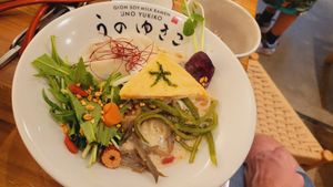 Beautiful ramen at Uno Yukiko - Gion Soy Milk Ramen - ぎをん豆乳らーめん うのゆきこ in Kyoto