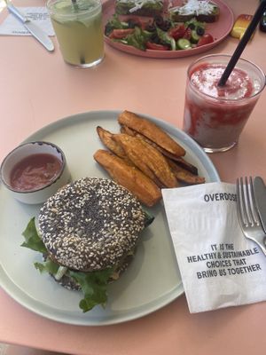 Slim girl burger & Haily Bieber smoothie   at Dose in Istanbul