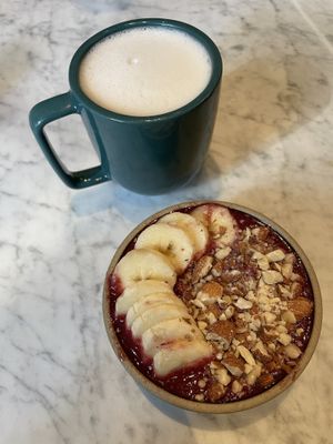 Açaí bowl (no honey, no bee pollen) and London fog with oat milk  at Fulcrum Coffee in Seattle
