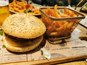 Vegan burger at Favorito mi Lugar in Sevilla