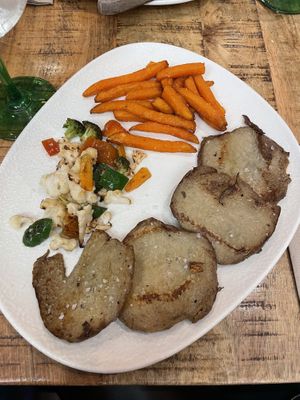 Seitan com vegetais e batata doce frita   at Favorito mi Lugar in Sevilla